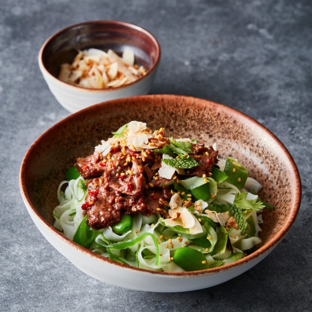 Aziatische NoBeef slices rijstnoedel salade